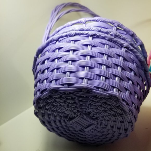 Set of 9 ester Basket's plastic and wire 6" bottom, 8 1/4" upper rim 12.5" Heigh - Picture 13 of 13